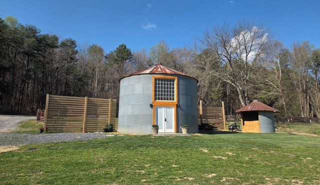 Unique farm stay in a lofted 1 bedroom completely furnished silo.