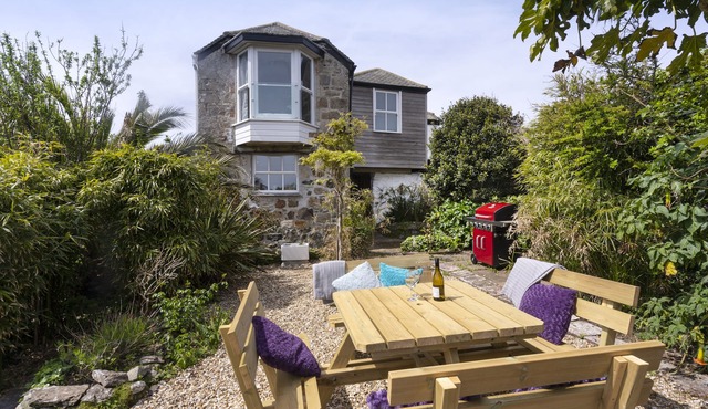 Unique Farmhouse, 150 metres Porthmeor Beach