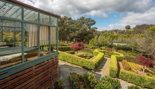 Unique farmstay with a balcony and garden views