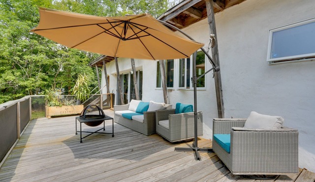 Unique Ferndale Retreat: Sauna, Deck & Home Gym!