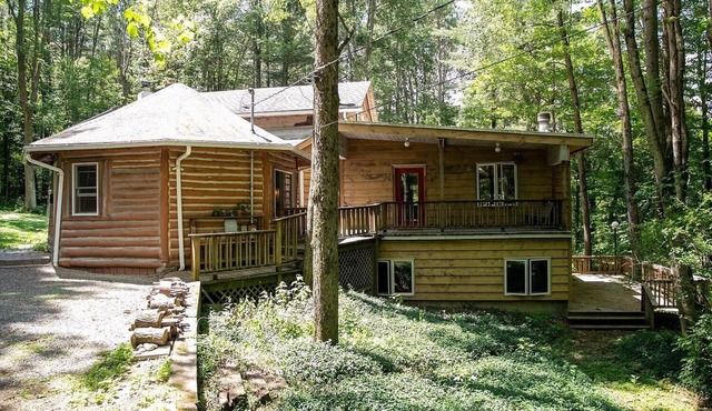 Unique forest vacation home on 70 acres of nature. A pond, creeks and more!