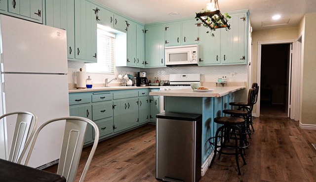 Unique Fresh Blue Bee Cottage 15 Min From Slopes, Village, Lake