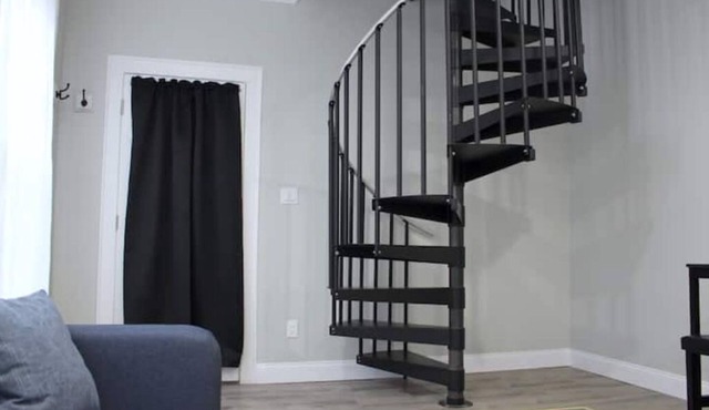 UNIQUE Gem in HEART of Albany ★ Spiral Staircase