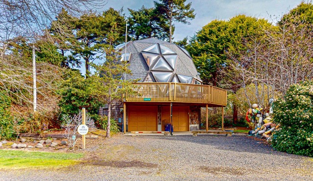 Unique Geodesic Dome Home with WiFi, Deck & Lovely Views - 2 Dogs OK