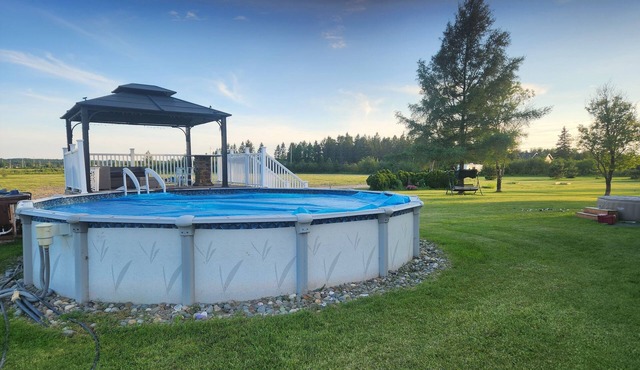Unique getaway or travel stop, just 10 minutes off TransCan Highway