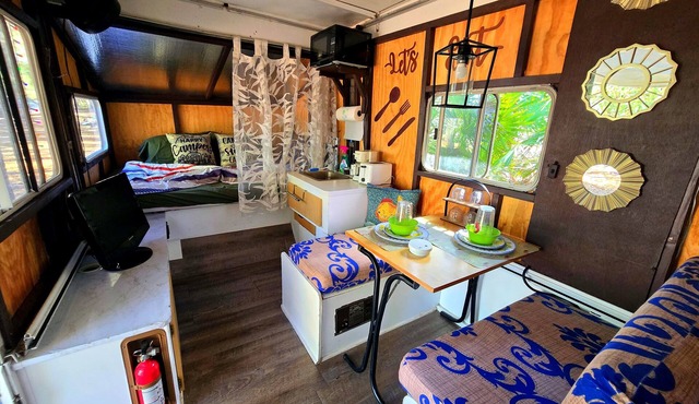 Unique Glamping Adventure, Fire Pit + Hammock !Pet Welcome & Free Parking!