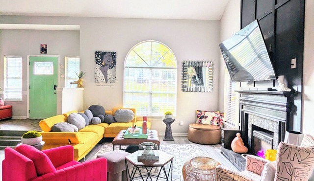 Unique Glamping Artsy Home Charlotte Outdoor Theater Firepit 12 min Downtown