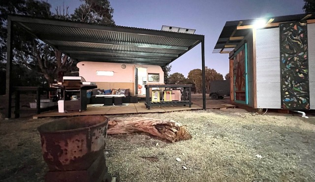 Unique Hideaway with Peaceful Private views in central heart of north east Vic