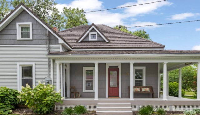Unique Historic Charm ~ 5★ Location ~ Dreamy Porch Centrally Located
