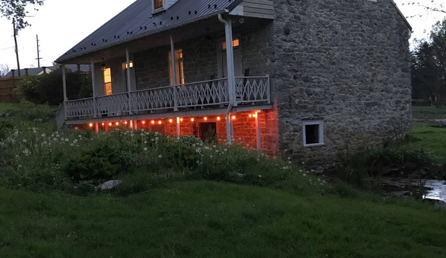 UNIQUE HISTORIC COTTAGE - SPRINGHOUSE 1803