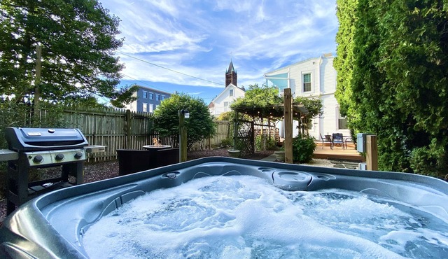 Unique & Historic w/Hot Tub, Firepit Next To Hershey