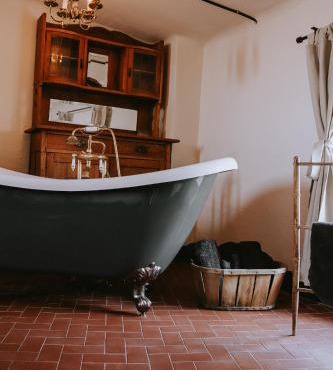 Unique historical home, middle of the village, bath & patio