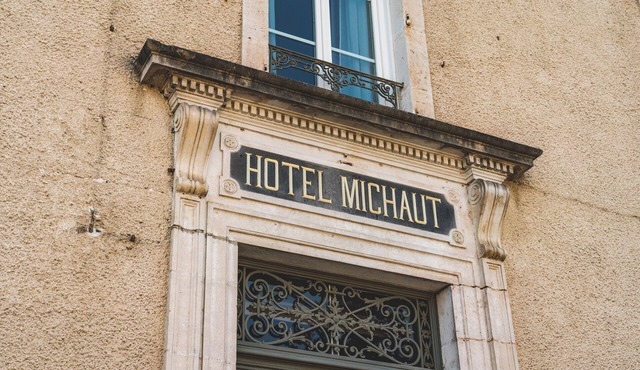 Unique holiday home, 15p, 7 bedr/6 bathr, 5★, in charming village in Burgundy