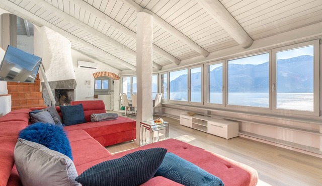 Unique holiday home with a fantastic view over Lake Maggiore