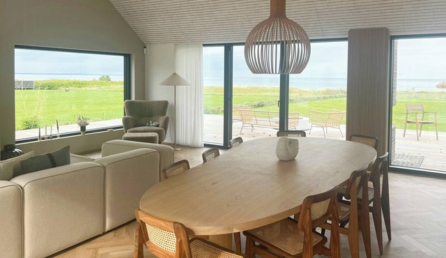 Unique holiday home directly on the beach