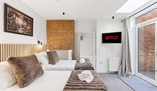 Unique Home Annex Pool Table Virgin TV Free Parking Self-Check-In