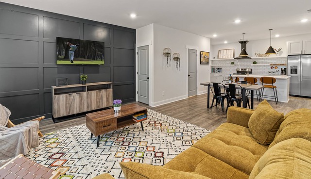 Unique Home - Great Location - Sleep up to 36 with Adj. Units