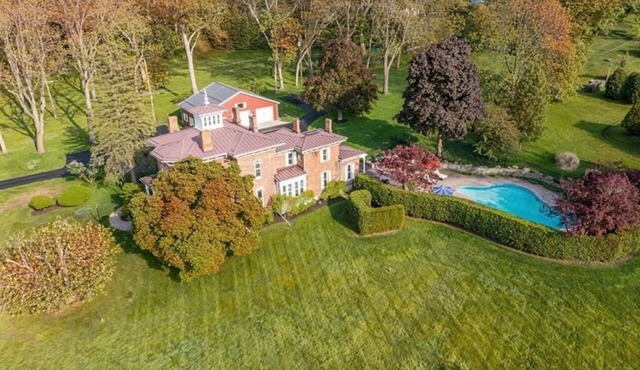 ~ Unique Home - Large Pool - 3 Acre Front Yard ~