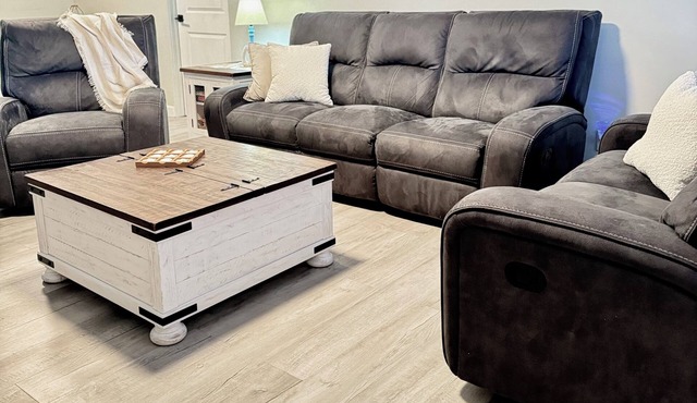 Unique Home| Mins to Beaches | Sleeps 8 | Shops & Dining & Golf | Coffee Bar