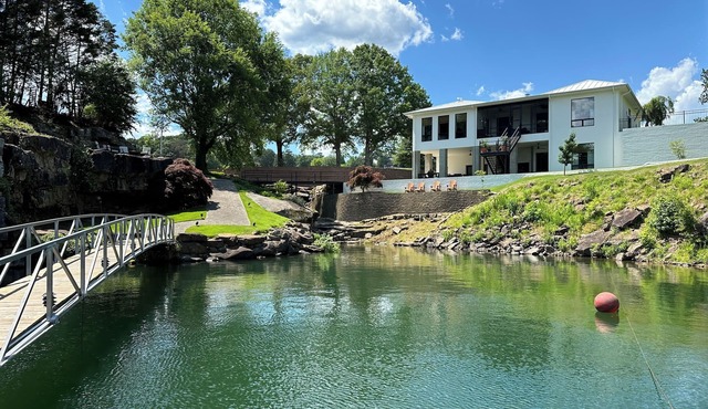 Unique home on the waters edge with no stairs to lake & pontoon rental option