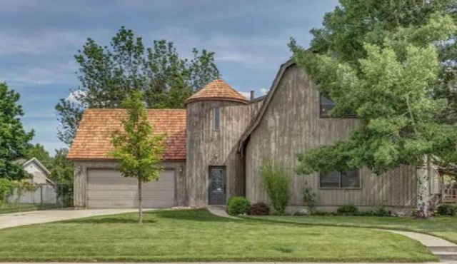 Unique Home Perfect for Large Gatherings. Pets welcome!