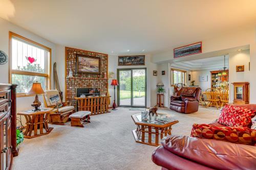 Unique Home w/Beautiful Mtn Views!