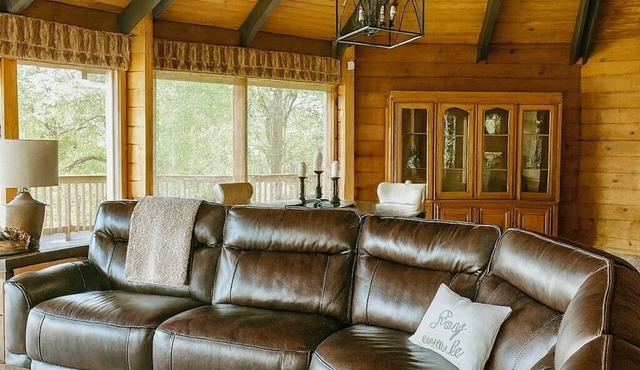 Unique Home Where The Buffalo Roam! Perfect for Families, Reunions. Hunters.