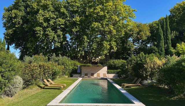 Unique house with air con, wine country, pool 18x5, close Avignon