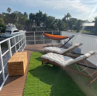 Unique Houseboat Modern and New