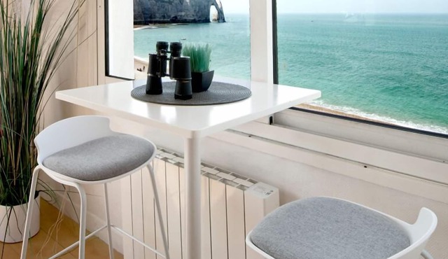 UNIQUE IN ETRETAT. EAGLE'S EYRIE. 120M2. PRIVATE GARAGE.