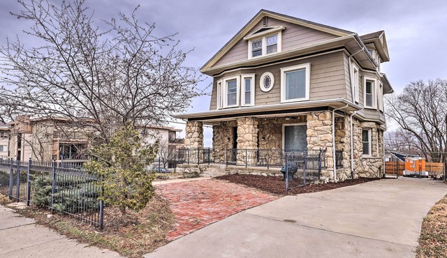 Unique Kansas City Apt: Walk to KC Streetcar Stop!