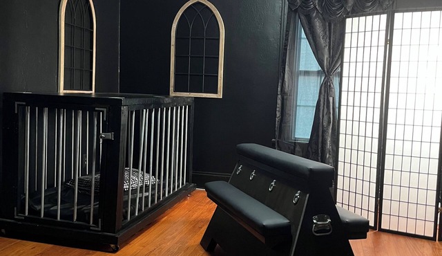 Unique & Kinky Private Getaway, Great for Couples, Bondage, Adults only.