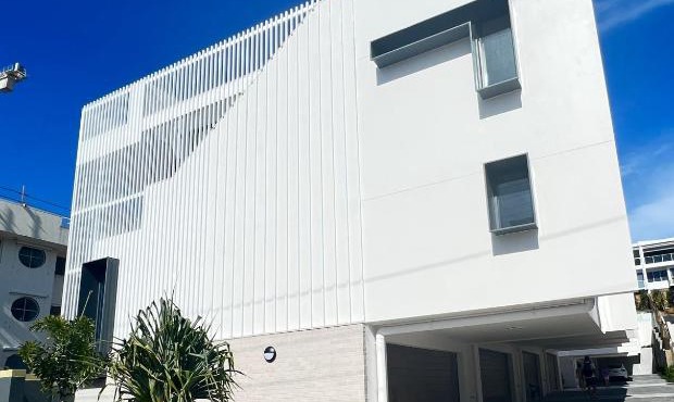 Unique Kirra townhouse