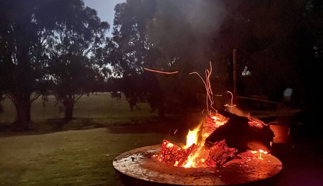 Unique Lake eildon frontage retreat, house/2units Mansfield+ 45min from MtBuller