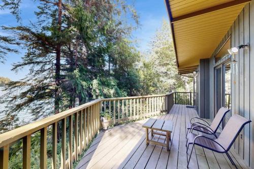 Unique lakefront cabin near the dunes with a private dock & fireplace
