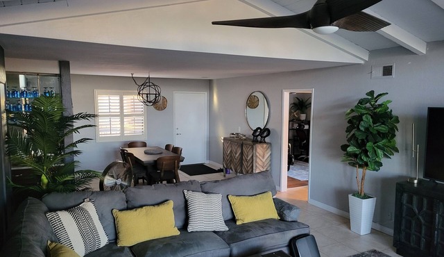 Unique large desert(+) rental opportunity