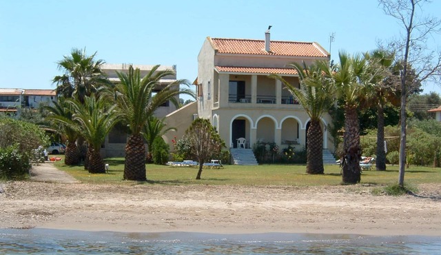 Unique located holiday apartment directly at the sea, own beach access, Wifi | A