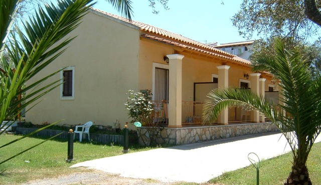 Unique located holiday apartment directly at the sea, own beach access, Wifi, Ag