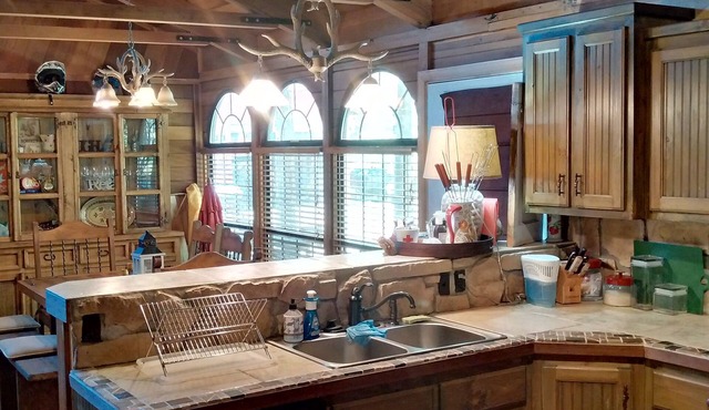 Unique Lodge-style Cabin only minutes away from Beach,Fishing and Boatlaunch