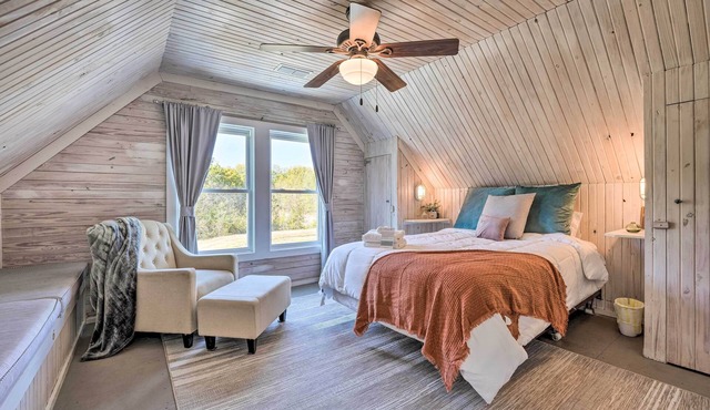 Unique Loft Cabin: Fire Pit & Fishing Access!