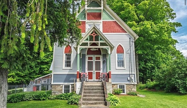 Unique loft space 500 ft from Salmon River!