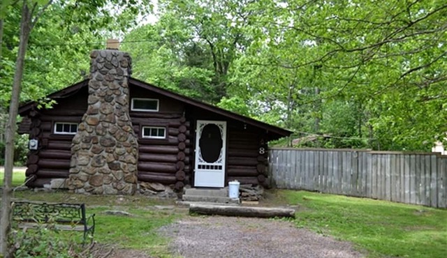 Unique Log Cabin with Fireplace near Youghiogheny River Lake in Pennsylvania