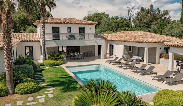 Unique ! Luxueuse Villa Avec Piscine Chauffée, Jaccuzzi, Climatisée, Parking