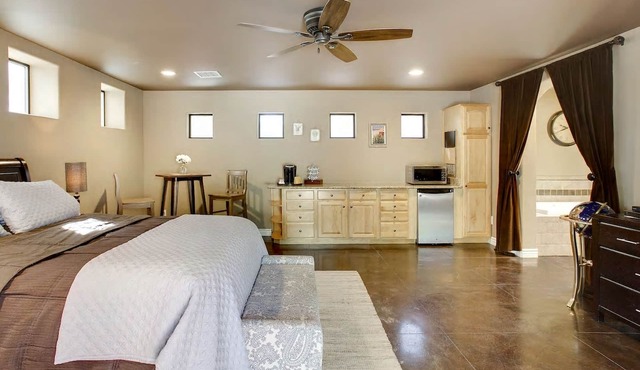 Unique & Luxurious Private Suite in Scottsdale- Sedona Suite