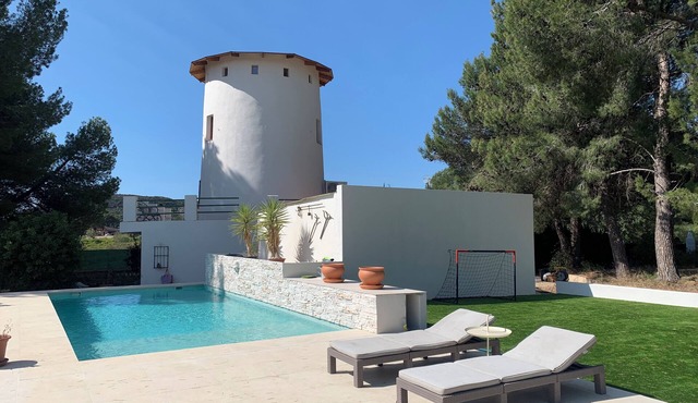 Unique luxury accommodation with pool close to Valencia