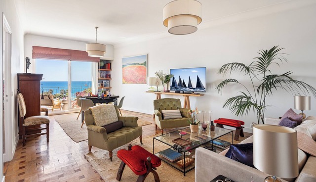 Unique luxury, apartment, sea view, center 100m2, perfect location