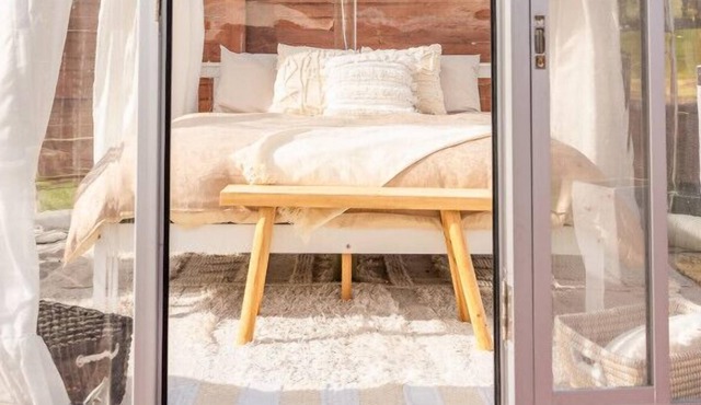 Unique Luxury Bubble Hotel - Stargazing Oasis