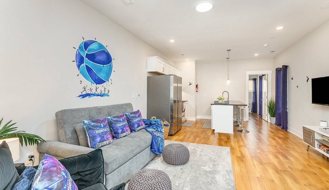 Unique Luxury Uptown Suite | Walk to BOA & Convention Center | Pet Friendly | Hornet Themed Oasis!
