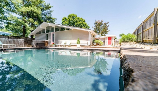 Unique Midcentury Minimalist w/Natural Light in the Heart of LYH