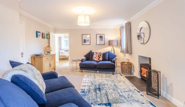 Unique, modern 2 bedroom detached home